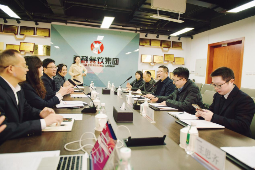 共筑协同育人平台，，，，，开启校企相助新篇：西南科技大学经济治理学院副院长郭四代一行到米乐m6餐饮集团交流座谈